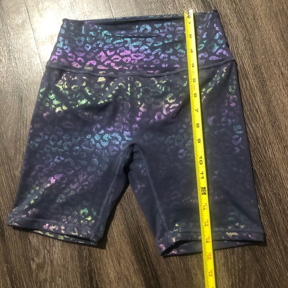 Synergy Activewear Iridescent Leopard Print Biker Shorts - Picture 4 of 8
